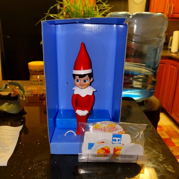 Elf On Shelf - Picture 4 of 11